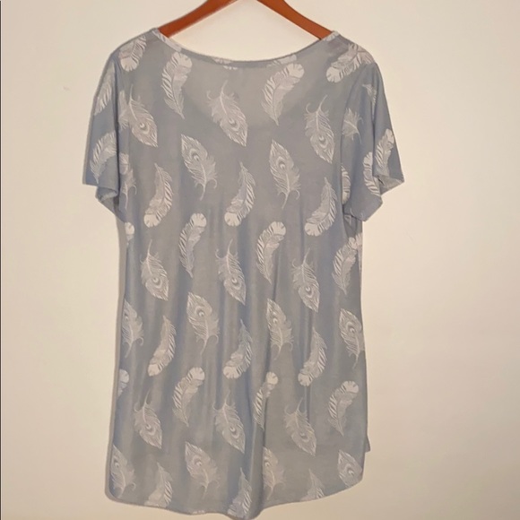 LulaRoe classic tee jacquard with feathers - Picture 5 of 5